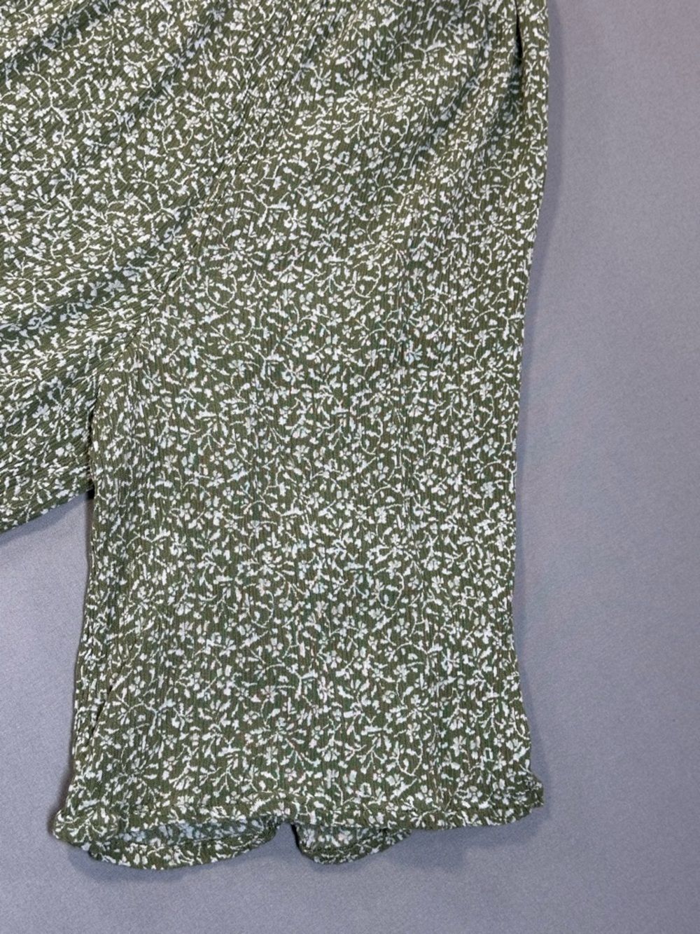 Faherty Amira Top, Ditsy Floral, Flowy V-Neck, Elbow Sleeve- Womens Large - Picture 7 of 14